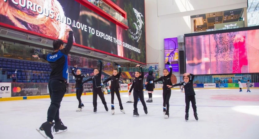 Dubai Ice Rink - Dubai Mall Ice Rink - Ice Skating - التزلج على الجليد فى حلبة دبي مول