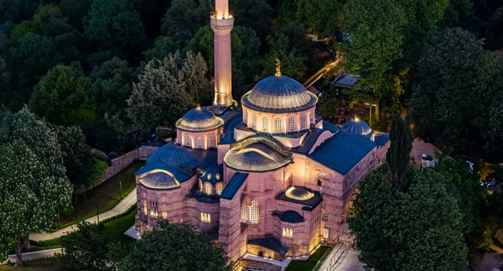 Chora-Moschee Istanbul - Entdecken Sie die Chora-Moschee in Istanbul, ein atemberaubendes Wahrzeichen mit beeindruckenden byzantinischen Mosaiken und Fresken. Erleben Sie die reiche Geschichte und die einzigartige Mischung aus christlichen und islamischen Einflüssen. Besuchen Sie dieses architektonische Meisterwerk und bewundern Sie seine kunstvollen Werke. Buchen Sie noch heute Ihr Chora-Moschee-Ticket für eine faszinierende Zeitreise! Chora-Moschee Istanbul - Bild 1 von 5