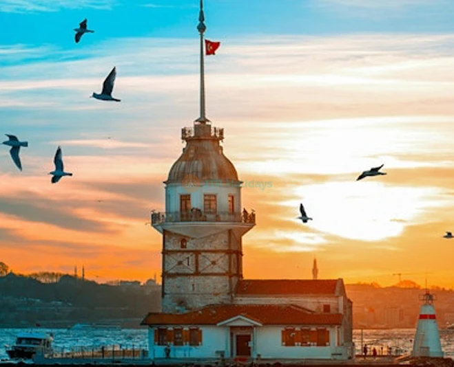 Bosphorus Sightseeing Cruise Istanbul | Explore the City's Beauty from the Water - JTR Holidays - Image 2 of 5