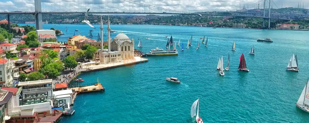 Bosphorus Sightseeing Cruise Istanbul | Explore the City's Beauty from the Water - JTR Holidays - Image 3 of 5