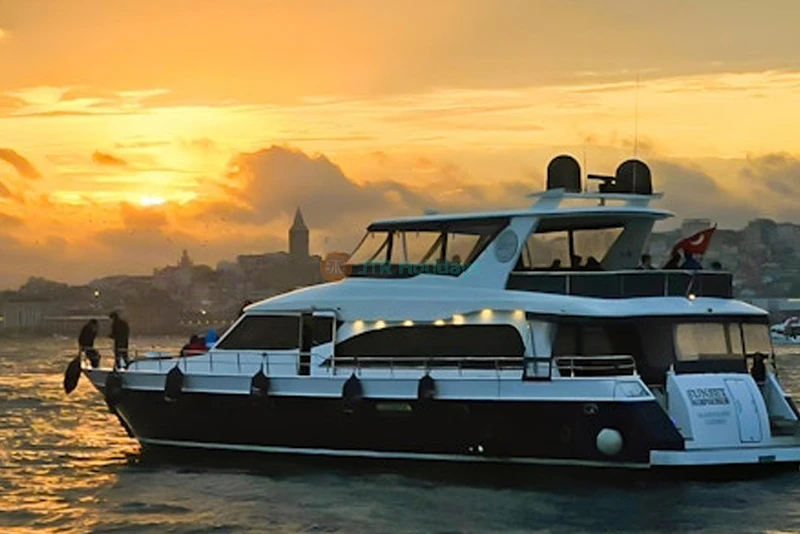 Bosphorus Sightseeing Cruise Istanbul | Explore the City's Beauty from the Water - JTR Holidays - Image 8 of 9