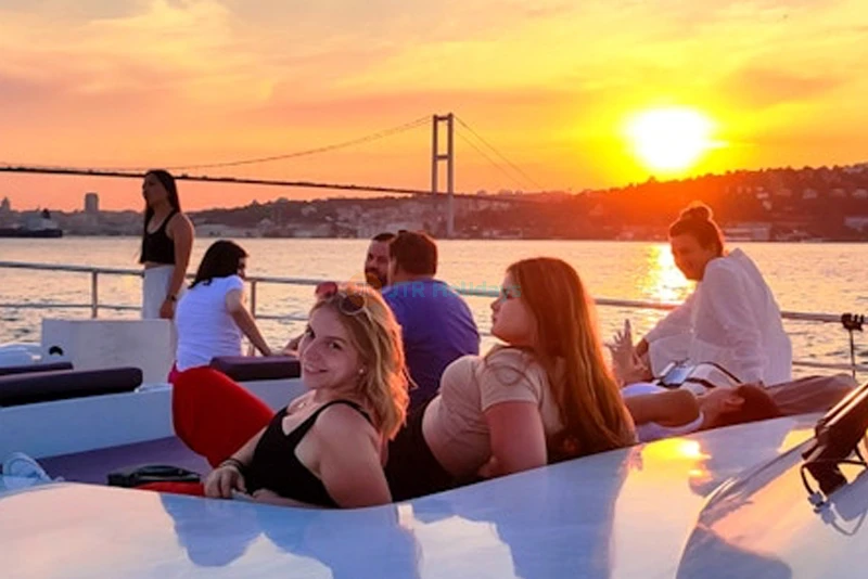 Bosphorus Sightseeing Cruise Istanbul | Explore the City's Beauty from the Water - JTR Holidays - Image 9 of 9