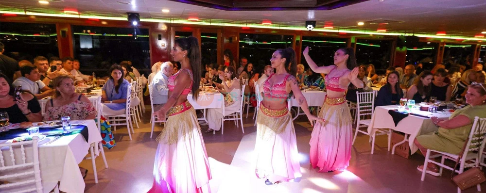 Crucero con Cena por el Bósforo con Espectáculo Nocturno Turco en Estambul - Image 4 of 10
