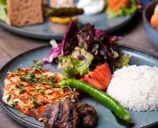 Crucero con Cena por el Bósforo con Espectáculo Nocturno Turco en Estambul - Imagen 5 de 5