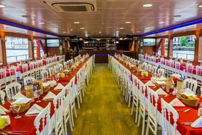 Crucero con Cena por el Bósforo con Espectáculo Nocturno Turco en Estambul - Image 6 of 10