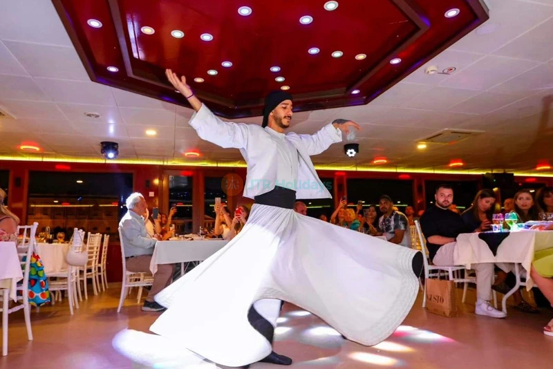 Crucero con Cena por el Bósforo con Espectáculo Nocturno Turco en Estambul - Image 8 of 10