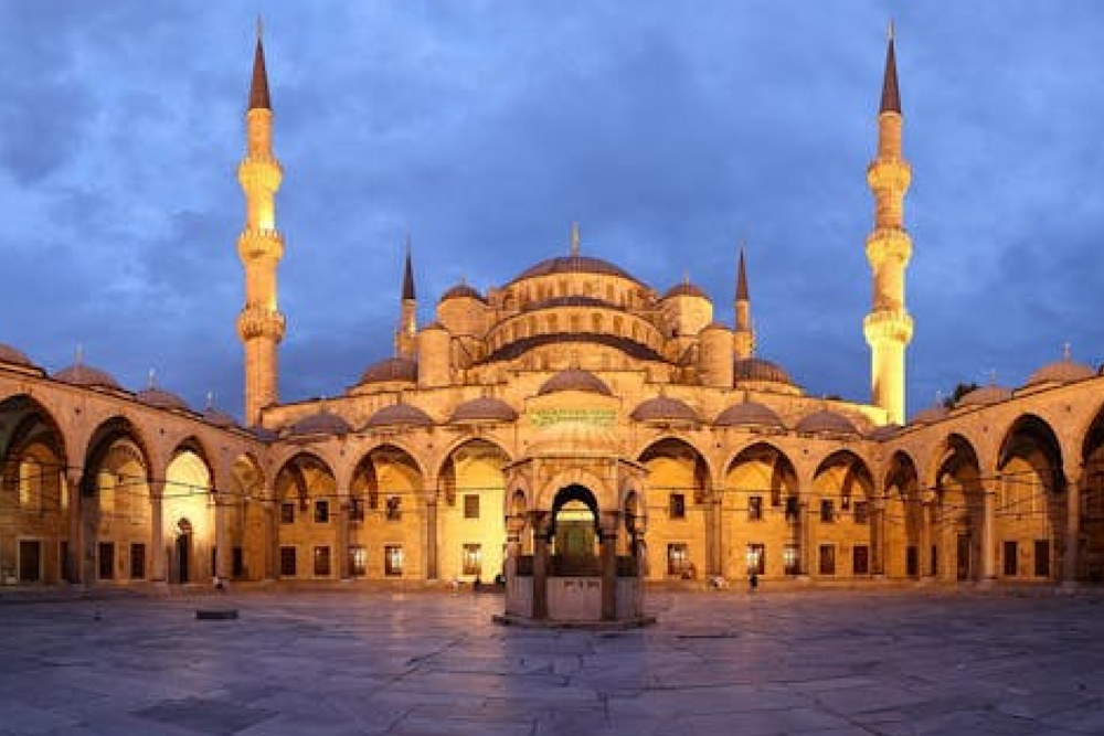 Byzantinische und Osmanische Relikte Ganztägige Tour - Erkunden Sie die reiche Geschichte Istanbuls auf der Byzantinischen und Osmanischen Relikte Ganztägigen Tour. Besuchen Sie ikonische Stätten wie Hagia Sophia, Blaue Moschee, Topkapi-Palast und den Großen Basar. Erfahren Sie mit einem Expertenführer mehr über die faszinierende Vergangenheit der Stadt. Buchen Sie jetzt für eine unvergessliche historische Reise! Byzantinische und Osmanische Relikte Ganztägige Tour - Bild 4 von 5