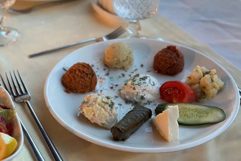 Mega Lufer Bosphorus Dinner Cruise & Show with Private Table | Istanbul - JTR Holidays - Image 7 of 9