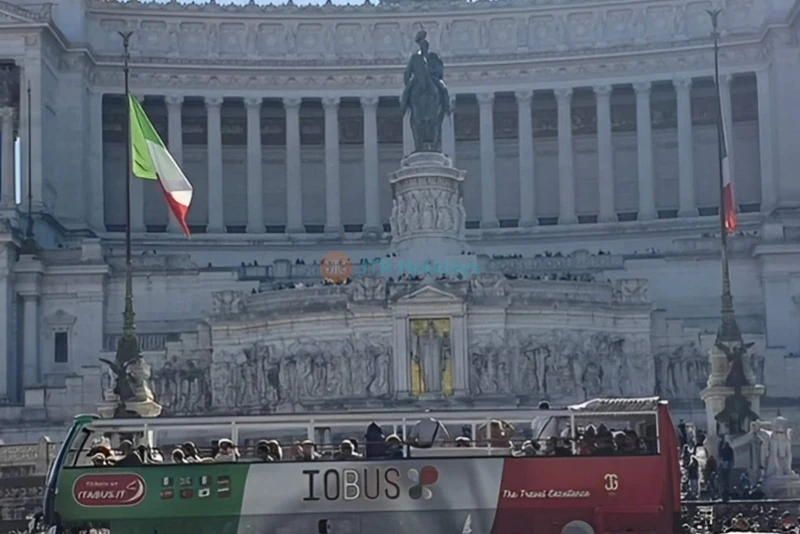 Colosseum, Roman Forum & Palatine Hill Tour with Panoramic Open Bus Ticket - JTR Holidays