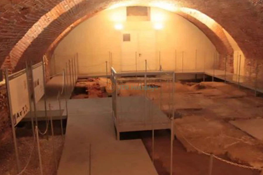 Pinacoteca Ambrosiana & Cripta San Sepolcro Ticket | Explore Milan’s Art & History - JTR Holidays - Image 7 of 7