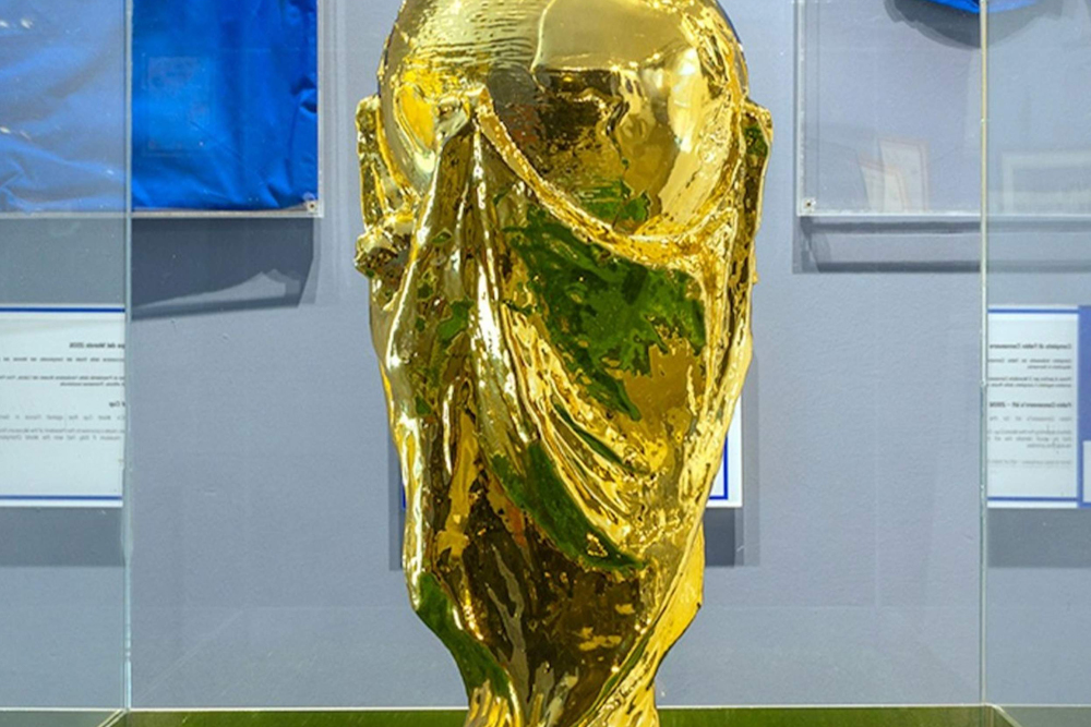 Fußballmuseum-Ticket in Florenz - Buchen Sie Ihr Fußballmuseum-Ticket in Florenz und entdecken Sie die Geschichte des italienischen Fußballs. Sehen Sie ikonische Trikots, Trophäen und Weltmeisterschafts-Erinnerungsstücke. Lernen Sie legendäre Spieler kennen und erleben Sie Italiens größte Siege neu. Ein Muss für Fußballfans und Sportliebhaber! Fußballmuseum-Ticket in Florenz - Bild 1 von 5