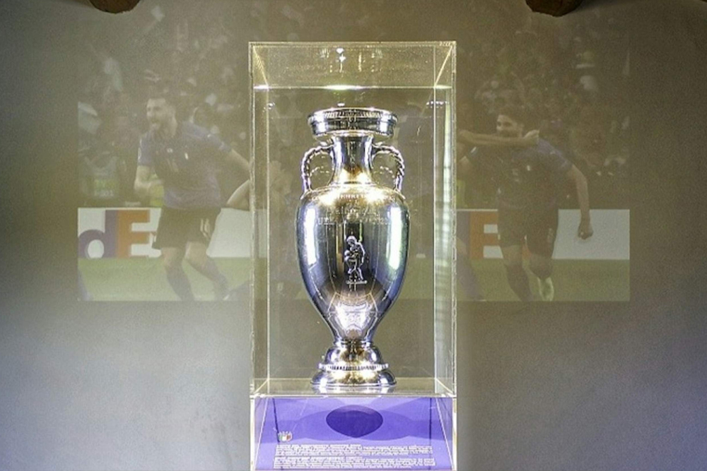 Fußballmuseum-Ticket in Florenz - Buchen Sie Ihr Fußballmuseum-Ticket in Florenz und entdecken Sie die Geschichte des italienischen Fußballs. Sehen Sie ikonische Trikots, Trophäen und Weltmeisterschafts-Erinnerungsstücke. Lernen Sie legendäre Spieler kennen und erleben Sie Italiens größte Siege neu. Ein Muss für Fußballfans und Sportliebhaber! Fußballmuseum-Ticket in Florenz - Bild 2 von 5