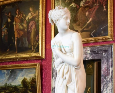 Pitti Palace and Boboli Gardens ticket in Florence - Book your Pitti Palace and Boboli Gardens ticket and explore Florence’s royal heritage. Discover stunning Renaissance art, grand palace rooms, and breathtaking gardens. Admire masterpieces by Raphael and stroll through historic fountains and statues. A must-visit for art, history, and nature lovers! Pitti Palace and Boboli Gardens ticket in Florence - Image 2 of 5