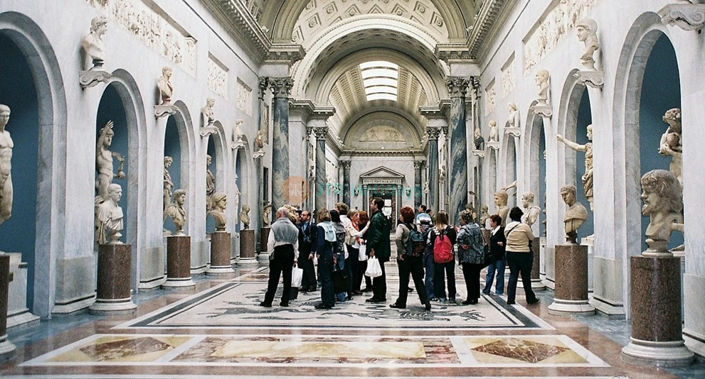 Museos Vaticanos y Capilla Sixtina Roma - Reserva tu entrada a los Museos Vaticanos y la Capilla Sixtina para explorar el arte renacentista mundialmente famoso en Roma. Admira la Capilla Sixtina de Miguel Ángel, visita las Estancias de Rafael y descubre galerías históricas. ¡Asegura tu entrada ahora para una experiencia sin contratiempos en el Vaticano! Museos Vaticanos y Capilla Sixtina Roma - Imagen 1 de 5