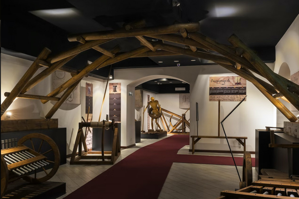 Leonardo da Vinci Experience Museum in Rome - Visit the Leonardo da Vinci Experience Museum in Rome and explore the genius of the Renaissance. See life-size models of his inventions, interactive exhibits, and replicas of famous paintings. Learn about his groundbreaking ideas through holograms and audio recordings. Book your ticket for an unforgettable journey into Leonardo da Vinci's world. Leonardo da Vinci Experience Museum in Rome - Image 4 of 5