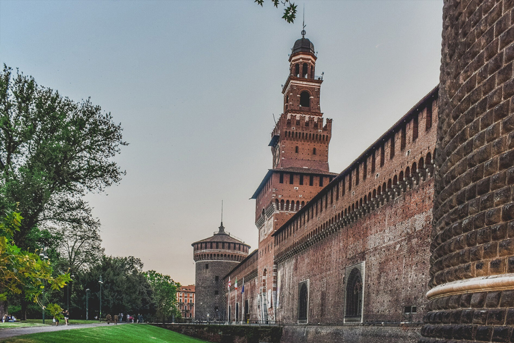 Entrada al Castillo Sforzesco Milán - Image 1 of 10