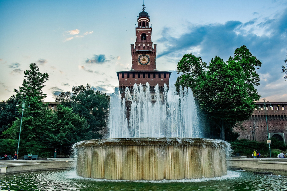 Entrada al Castillo Sforzesco Milán - Image 2 of 10