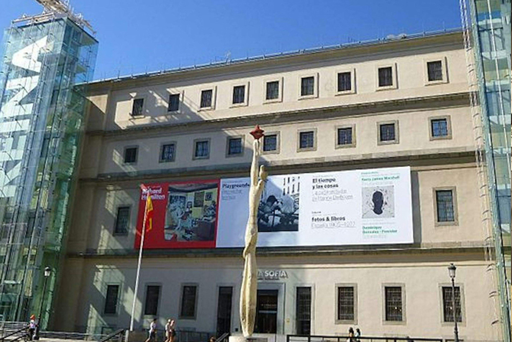 Museo Nacional Centro de Arte Reina Sofía - Museo Nacional Centro de Arte Reina Sofía in Madrid zeigt moderne und zeitgenössische Kunst. Entdecken Sie Meisterwerke von Picasso, Dalí und Miró, einschließlich des ikonischen Guernica. Erkunden Sie Ausstellungen mit Gemälden, Skulpturen und Fotografie. Besuchen Sie dieses weltberühmte Museum für ein unvergessliches kulturelles Erlebnis. Museo Nacional Centro de Arte Reina Sofía - Bild 4 von 5