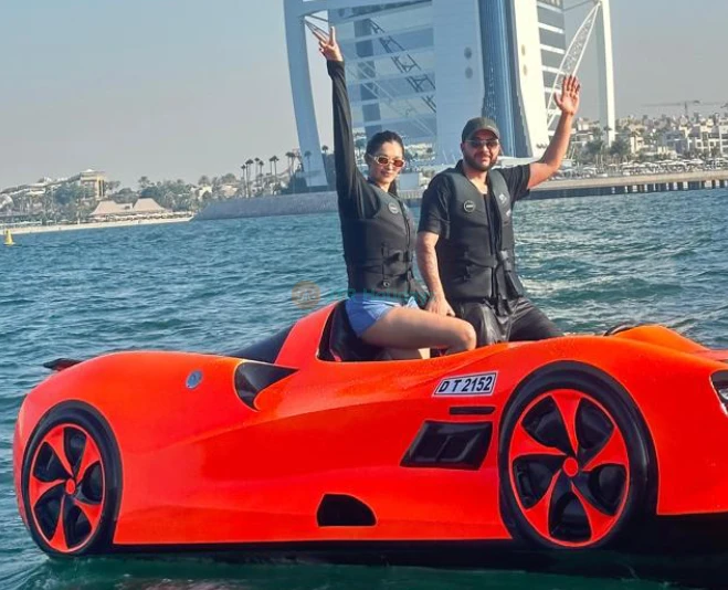 Jet Car Dubai Jumeirah - Thrilling Water Adventure & Scenic Views - JTR Holidays - Image 2 of 5