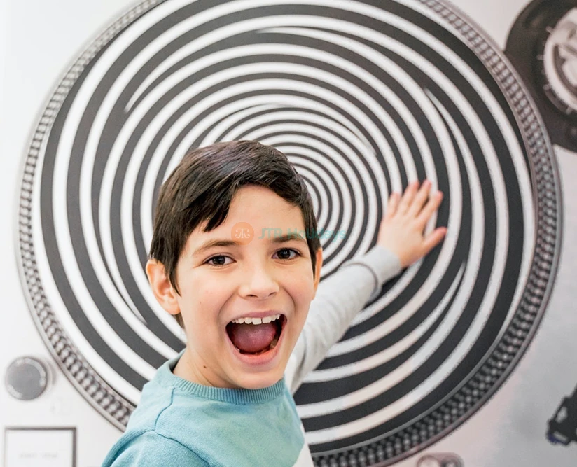 Museum of Illusions Madrid | Interactive & Mind-Bending Experience - JTR Holidays - Image 2 of 5