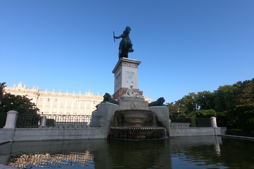 Royal Palace of Madrid Guided Tour Ticket - Explore the Royal Palace of Madrid, one of the largest palaces in Europe. Skip the long lines and discover its magnificent halls, royal chambers, and rich history. Learn fascinating insights about Spain’s monarchy from an expert guide while admiring its stunning architecture. Royal Palace of Madrid Guided Tour Ticket - Image 3 of 5