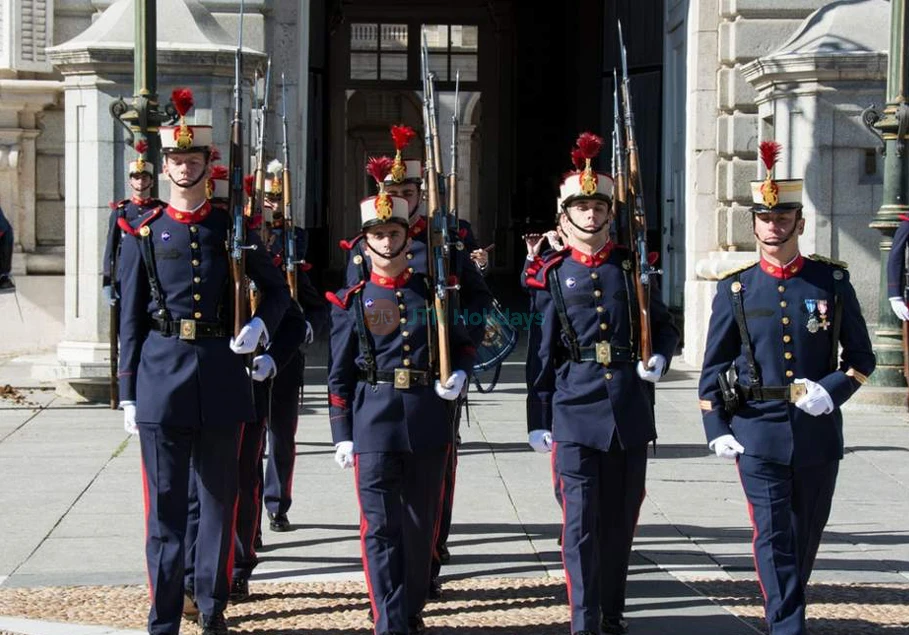 Entrada para Tour Guiado en el Palacio Real de Madrid - Image 7 of 7