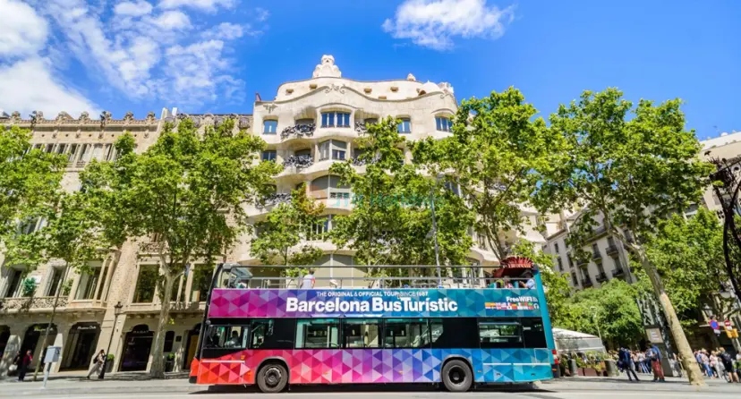 Visite en bus touristique City Sightseeing Barcelone - Hop-on Hop-off - Image 1 of 6
