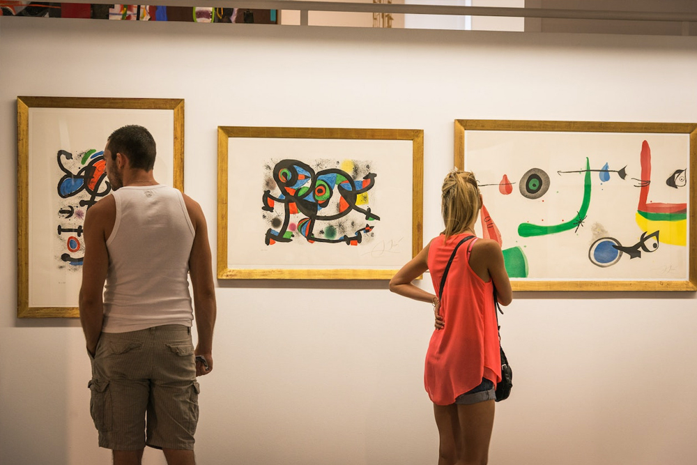Poble Espanyol Ticket in Barcelona - Holen Sie Ihr Poble Espanyol Ticket in Barcelona und entdecken Sie Spaniens vielfältige Architektur, Kunst und Kultur an einem Ort. Schlendern Sie durch wunderschön nachgebildete Straßen, besuchen Sie Kunsthandwerkswerkstätten und genießen Sie die spanische Küche. Erleben Sie Live-Handwerk, Ausstellungen und spannende Veranstaltungen. Buchen Sie jetzt für eine einzigartige kulturelle Reise in Barcelona! Poble Espanyol Ticket in Barcelona - Bild 4 von 5