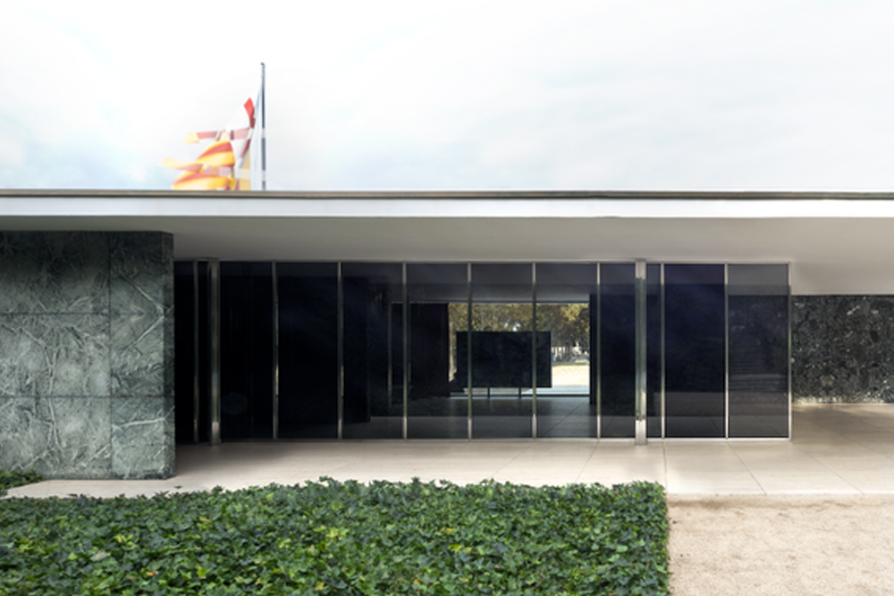 Mies van der Rohe Pavillon - Besuchen Sie den Mies van der Rohe Pavillon in Barcelona und entdecken Sie ein Meisterwerk der modernen Architektur. Entworfen für die Weltausstellung 1929, besticht diese ikonische Struktur durch minimalistisches Design, offene Räume und elegante Materialien. Buchen Sie jetzt Ihr Ticket für ein einzigartiges architektonisches Erlebnis in Barcelona! Mies van der Rohe Pavillon - Bild 3 von 5