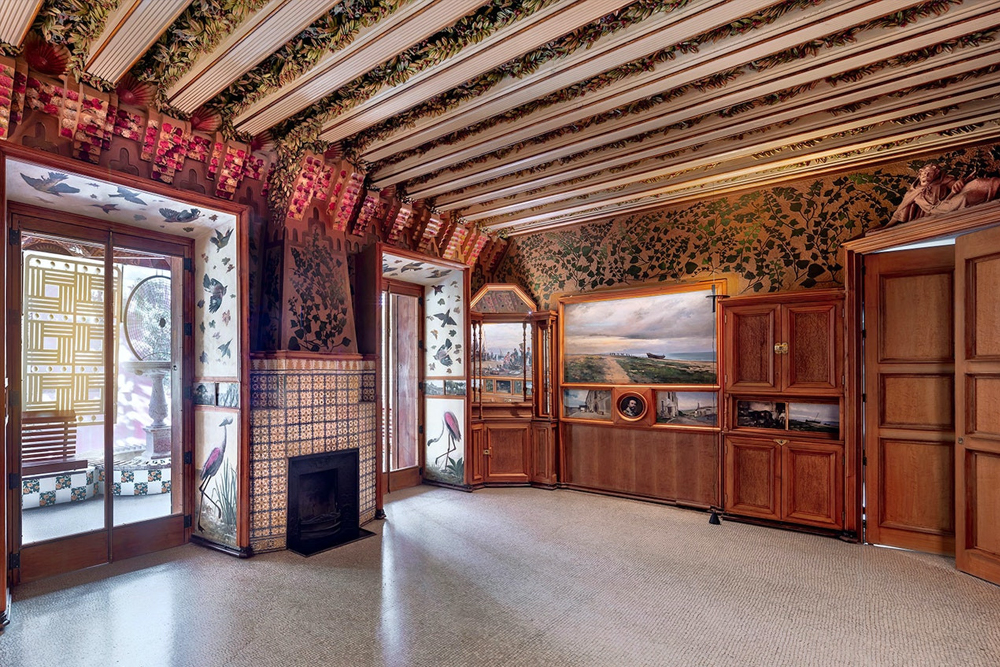 Casa Vicens Gaudí Ticket in Barcelona - Erhalten Sie Ihr Casa Vicens Gaudí Ticket in Barcelona und entdecken Sie Gaudís erstes architektonisches Meisterwerk. Entdecken Sie die lebendigen Farben, die kunstvollen Fliesenarbeiten und das einzigartige Design. Spazieren Sie durch wunderschön restaurierte Räume und einen ruhigen Garten. Buchen Sie jetzt für eine faszinierende Reise in Gaudís kreative Anfänge! Casa Vicens Gaudí Ticket in Barcelona - Bild 4 von 5