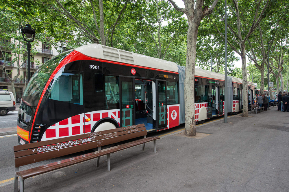 Hola Barcelona Travel Card - Image 1 of 9