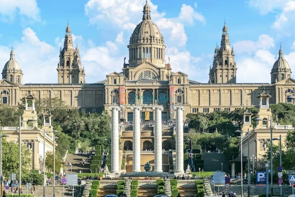 Hola Barcelona Travel Card – Unlimited Public Transport in Barcelona - JTR Holidays - Image 7 of 9