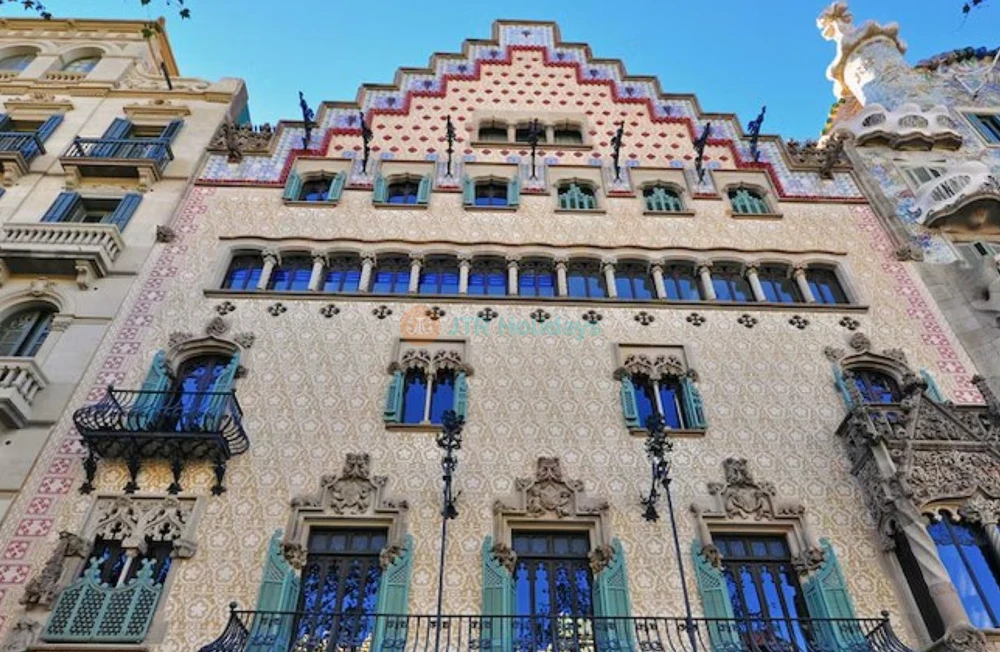 Hola Barcelona Travel Card – Unlimited Public Transport in Barcelona - JTR Holidays - Image 9 of 9