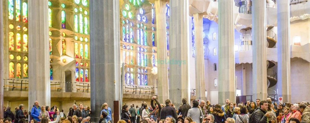 Sagrada Familia Guided Tour | Skip-the-Line Tickets to Gaudí’s Masterpiece - JTR Holidays - Image 3 of 5