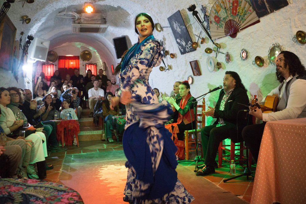 Cuevas Los Tarantos flamenco show in Sacromonte - Image 1 of 8