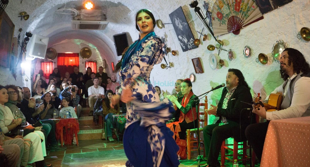 Cuevas Los Tarantos Flamenco Show | Authentic Flamenco in Sacromonte - JTR Holidays - Image 1 of 5
