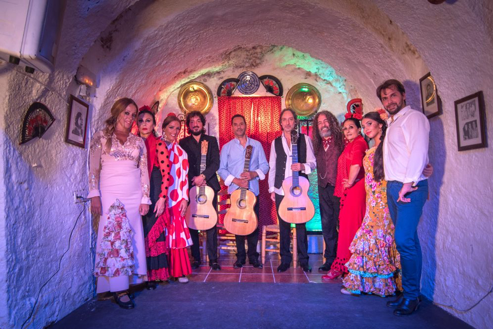 Cuevas Los Tarantos flamenco show in Sacromonte - Experience the Cuevas Los Tarantos flamenco show in Sacromonte, Granada, and enjoy an authentic Spanish performance. Witness passionate dancers, live guitar, and rhythmic clapping in a unique cave setting. Immerse yourself in the rich Andalusian culture and gypsy flamenco traditions. Book your unforgettable flamenco night in Granada today! Cuevas Los Tarantos flamenco show in Sacromonte - Image 4 of 5