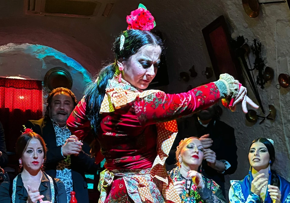 Cuevas Los Tarantos Flamenco Show | Authentic Flamenco in Sacromonte - JTR Holidays - Image 6 of 8