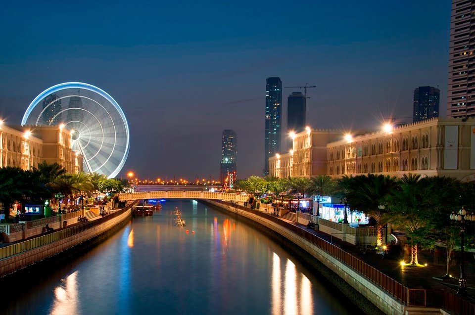 Visite de Charjah et Ajman - Depuis Dubaï - JTR Vacances propose une expérience unique pour effectuer votre visite de Charjah et Ajman, visiter le populaire « Souk Bleu » pour faire du shopping et découvrir les lieux à visiter à Charjah. Visite de Charjah et Ajman - Depuis Dubaï - Image 1 sur 5