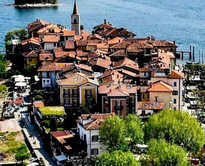 Lake Maggiore & Borromean Islands: Hop-on Hop-off Boat Ticket - Explore Lake Maggiore and the Borromean Islands with a convenient hop-on hop-off boat ticket. Visit Isola Bella, Isola Madre, and Isola dei Pescatori at your own pace. Enjoy stunning lake views, historic palaces, and lush gardens. Book your Lake Maggiore boat tour for a flexible and scenic adventure. Lake Maggiore & Borromean Islands: Hop-on Hop-off Boat Ticket - Image 2 of 5