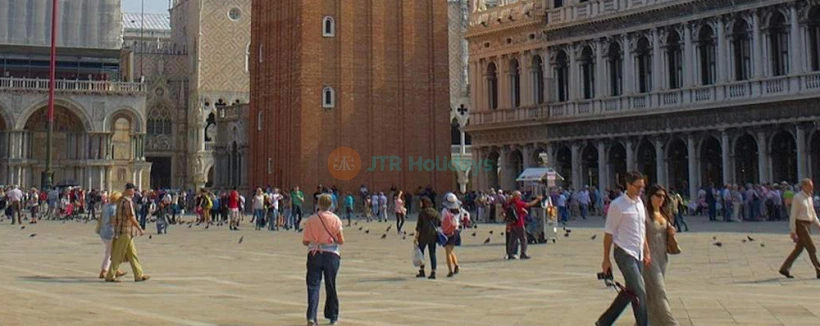Entrada al Campanile de San Marcos en Venecia - Obtén tu entrada al Campanile de San Marcos y disfruta de impresionantes vistas panorámicas de Venecia. Salta las filas y toma el ascensor moderno hasta la cima de esta icónica torre del campanario. Admira las vistas impresionantes de la Basílica de San Marcos, el Gran Canal y la Laguna Veneciana. Aprende sobre la rica historia de la torre, incluyendo las demostraciones del telescopio de Galileo. ¡Reserva ahora para una experiencia fluida e inolvidable en Venecia! Entrada al Campanile de San Marcos en Venecia - Imagen 3 de 5