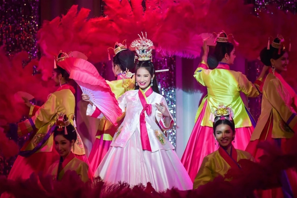 金穹顶歌舞表演 - Image 2 of 8