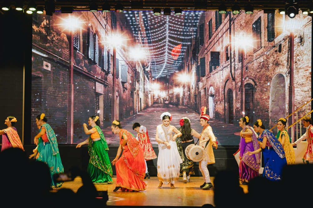 Golden Dome Cabaret Show - Image 3 of 5