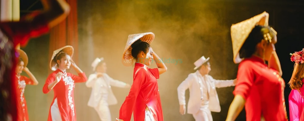 Golden Dome Cabaret Show - Image 4 of 5