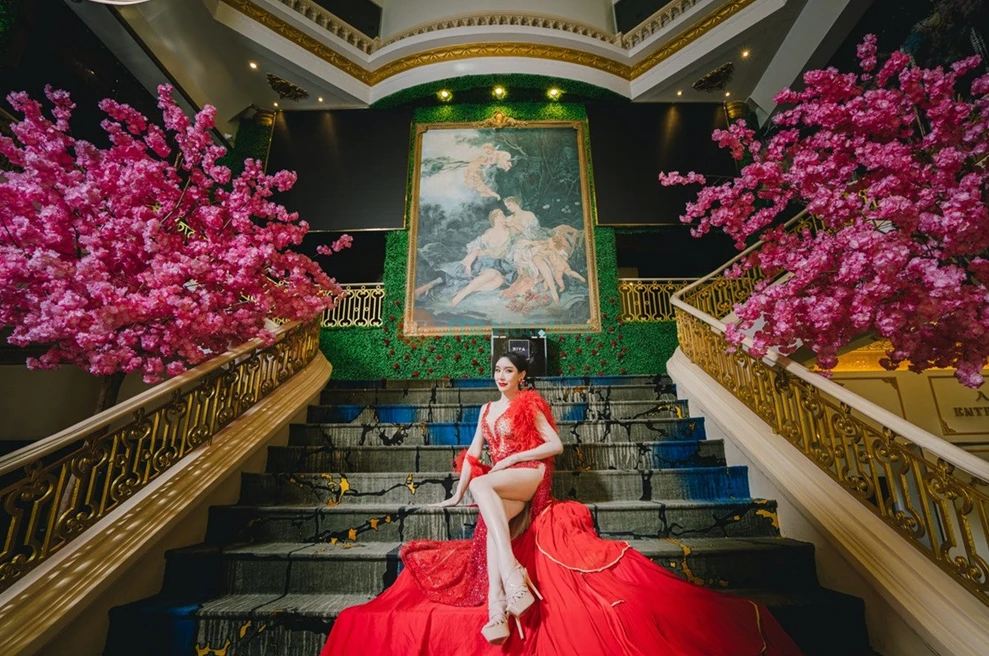 Golden Dome Cabaret Show - Image 6 of 8