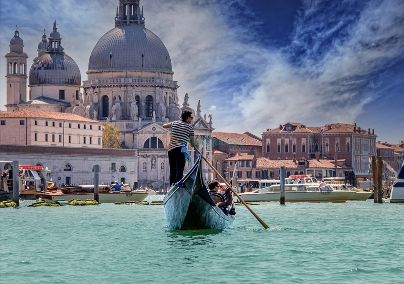 Giro Romantico in Gondola sul Canal Grande a Venezia