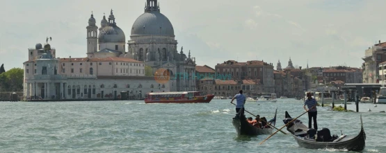 Grand Canal Romantic Gondola Ride – Experience Venice by Gondola - JTR Holidays