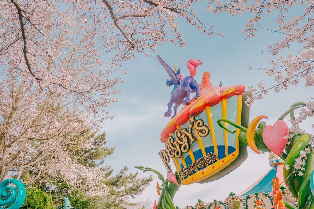 Gyeongju World Ticket - Get your Gyeongju World Ticket and enjoy a day of thrilling rides and family-friendly attractions in South Korea. Experience high-speed roller coasters, exciting water rides, and live entertainment. Explore themed areas with a mix of adventure and Korean culture. Book your ticket in advance for a hassle-free visit. Gyeongju World Ticket - Image 1 of 5