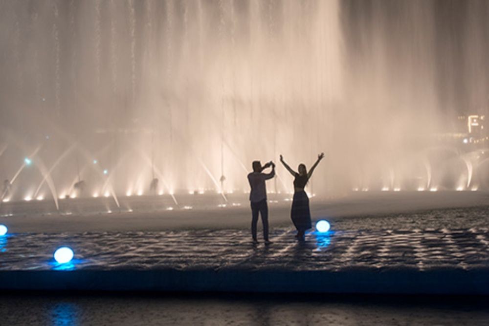 Dubai Fountains Boardwalk & Abra Ride - Dubai Fountain Boardwalk allows you to get closer to Dubai water fountain which was not available earlier. Now you can starts from the fountain promenade or Burj Park and stroll down the boardwalk. The Dubai Fountain Boardwalk get as close as nine metres to the fountain. Dubai Fountains Boardwalk & Abra Ride - Image 1 of 5