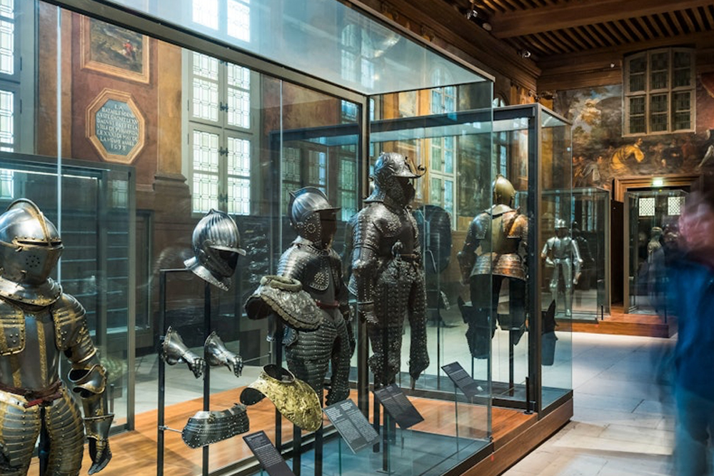 The Army Museum Ticket in Paris - Book your Musée de l'Armée ticket and enjoy skip-the-line access in Paris. Explore one of France's top military museums, featuring rich history displays. Visit Napoleon’s tomb inside the stunning Dôme des Invalides and discover themed exhibitions on France’s military and political past. Experience the best of French history and immerse yourself in the fascinating stories at the Musée de l'Armée. The Army Museum Ticket in Paris - Image 5 of 5